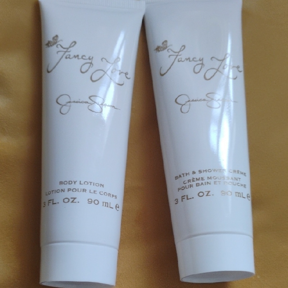 Jessica Simpson Fancy Love Moisturizer & Shower Crème - White